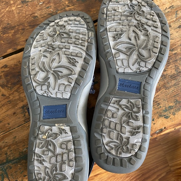 Sketchers Memory Foam Velcro Adjust Heel w/ Stretch foot Straps - Picture 9 of 10